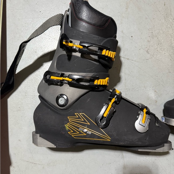 Black and Yellow Lange Comp 100 Ski Boots – Size 13, Medium Fit - Picture 7 of 7